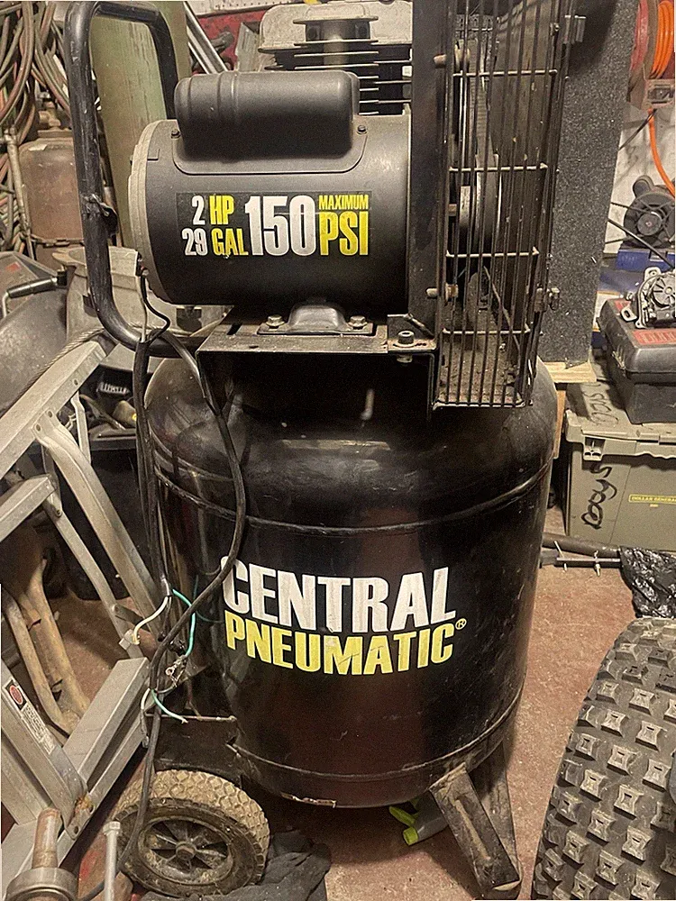 29 gallon 2 HP 150 PSI Cast Iron Vertical Air Compressor